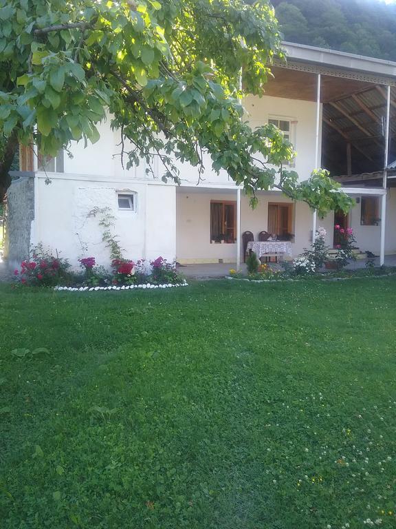 Guest House Anisa Birkiani Exterior foto