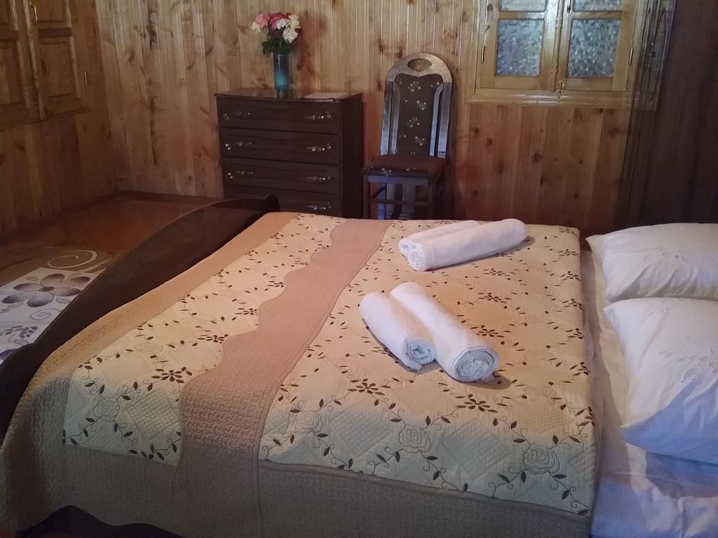 Guest House Anisa Birkiani Exterior foto