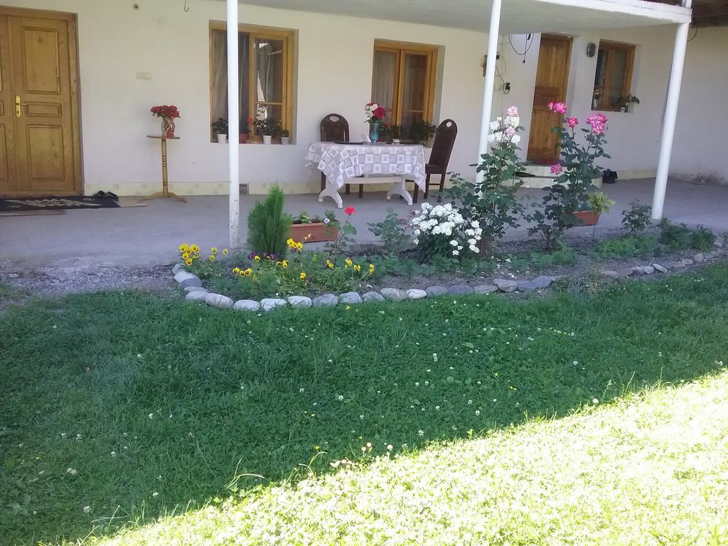 Guest House Anisa Birkiani Exterior foto